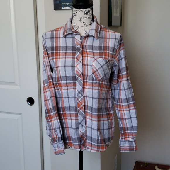 Old mill flannal button down - Picture 1 of 5